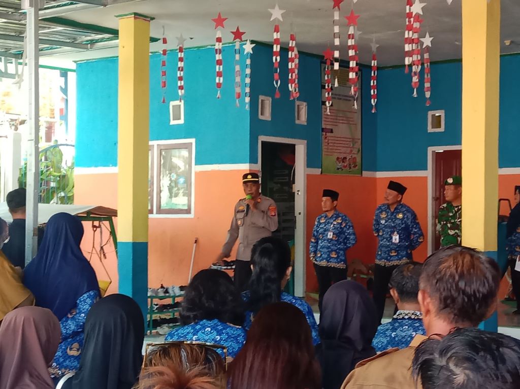 Perkuat Sinergi, Kapolsek Luwuk Pimpin Apel Gabungan Bersama Forkopimcam