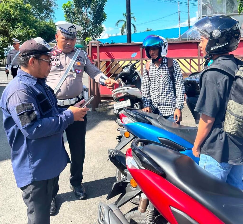 Satlantas Polres Banggai Dampingi Samsat Keliling di Kota Luwuk, Ingatkan Sadar Wajib Pajak